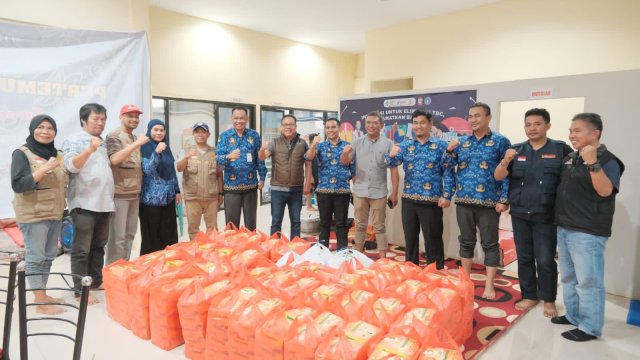 Ringankan Beban Korban Banjir, Sekwan Dahyal Serahkan 250 Makanan Siap Saji