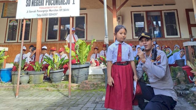 Selamatkan Anak Dari Narkoba, Kapolsek Muntilan dan Bhabinkamtibmas Masuk Sekolah