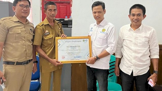 Ketua Badan Pengawas Perkumpulan Intelektual Madani Indonesia, Dr Anirwan (sudut kanan).