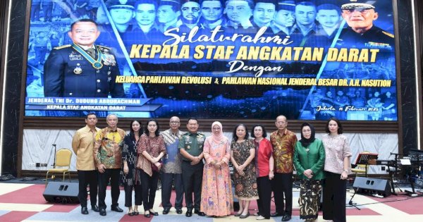 Kasad Dudung Abdurachman Beri Hadiah Umroh 10 Keluarga Pahlawan Revolusi