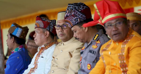 Danny Pomanto Satu Padu dengan Masyarakat Toraja Nikmati Parade 110 Tahun IMT