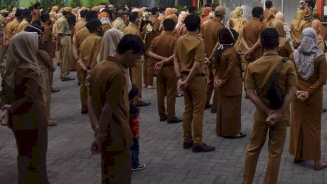 Pegawai ASN Lingkup Kec Panakkukang, Makassar, saat apel. (foto sebelum ramadhan). Dok/Ist