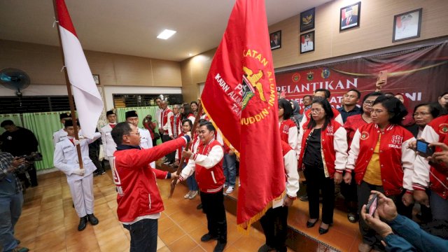 Danny Pomanto Kukuhkan Zadrak Tombeg Jadi Ketua IKA Unhas Toraja