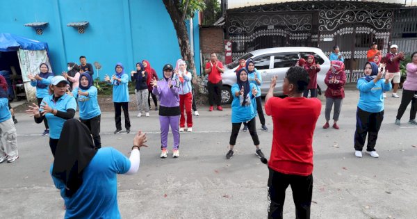 Sabtu Sehat, Fatmawati Rusdi Senam Sehat Bersama Staf dan Warga Kelurahan Malimongan Baru