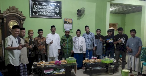 Usai Shalat Tarwih, Rudianto Lallo Minum Sarabba Bersama Tokoh Masyarakat Tamangapa