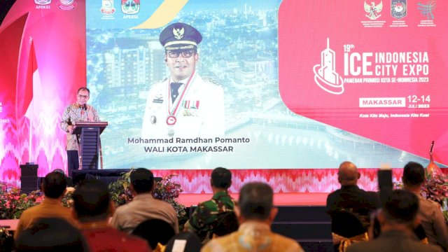 Wali Kota Makassar Moh Ramdhan Pomanto mengajak para tamu undangan Asosiasi Pemerintah Kota Seluruh Indonesia (APEKSI) untuk menikmati branding Makassar Kota Makan Enak di sela-sela launching 19th Indonesia City Expo (ICE); Pameran Promosi Kota se-Indonesia 2023, berlangsung di Hotel Claro, Selasa, (28/03).