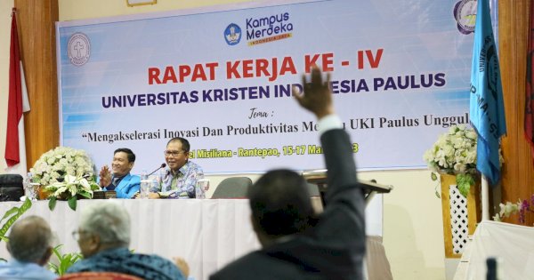 Danny Pomanto Bicara Kepemimpinan Adaptif dengan Ratusan Mahasiswa UKI Toraja