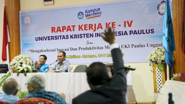 Danny Pomanto tampil sebagai pembicara dalam Kuliah Umum dengan tema Merebut Masa Depan dengan Kepimpinan Adaptif di Kampus II Universitas Kristen Indonesia (UKI) Toraja di Kakondongan, Toraja Utara, Kamis, (16/03/2023)