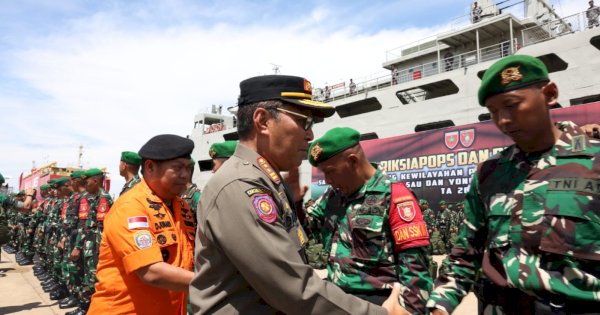 Danny Pomanto Dampingi Panglima TNI Laksamana Yudo Margono Lepas Satgas Pamtas ke Papua