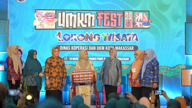 Pembukaan Festival UMKM Lorong Wisata 2023 yang dilaksanakan Dinas Koperasi dan UKM Kota Makassar berlangsung di Phinisi Point Mall Makassar, Jumat (17/03).