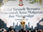 Shalat Tarawih Bersama Jajaran Pegawai Pemkot Makassar, Danny Pomanto Ingatkan Jaga Kekompakan