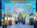 Ketua TP PKK Kota Makassar Serahkan Penghargaan Pemenang Fashion Show Festival UMKM Lorong Wisata