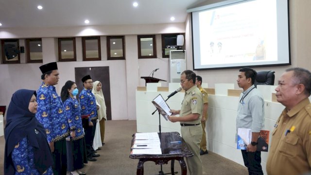 Danny Pomanto Mengambil Sumpah/Janji PNS Lingkup Pemerintah Kota Makassar Tahun 2023 dirangkaikan Penyerahan SK PNS Formasi 2021 di Balaikota, Senin, (27/03).