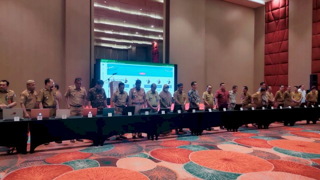 Diskominfo Kota Makassar ikut menandatangani perpanjangan perjanjian kerja sama (PKS) dengan Badan Siber dan Sandi Negara (BSSN) dan Pemerintah Provinsi Sulawesi Selatan, di Hotel Gammara, Selasa (7/03).