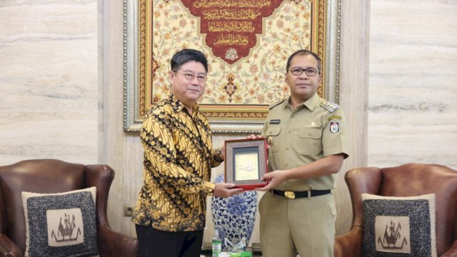 Wali Kota Makassar Moh Ramdhan Pomanto menyambut hangat kunjungan Kepala Kantor Konsuler Jepang Makassar Ohashi Koichi di kediamannya, Jl Amirullah, Senin, (27/03).