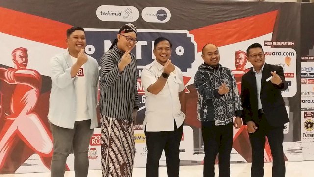 Dua Kadis, Pariwisata Muhammad Roem (dari kanan kedua) dan Dinas Koperasi dan UMKM, Muhammad Reza (tengah) bersama jajaran terkini, di Mall PiPo, Rabu (1/3). 
