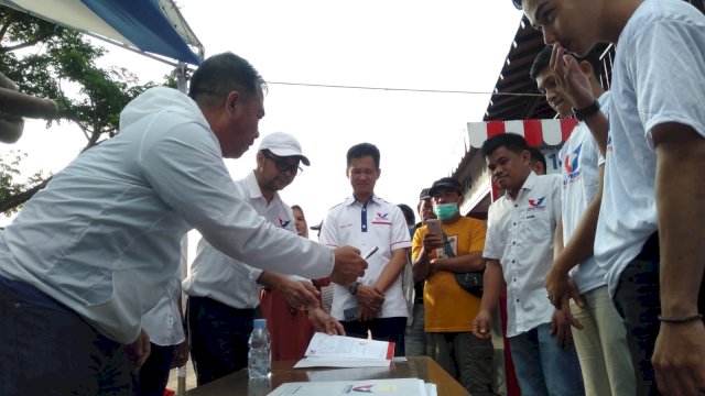 Pacu Pengembangan UMKM, Perindo Beri Bantuan Modal dan Gerobak ke Warga Gowa