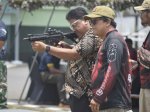 Yonarmed 11 Kostrad Jalin Silaturahmi Secangkir Kopi Sambil Nembak Bareng