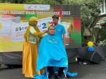 Peringatan Hari Kanker Anak Internasional, Aksi Dokter ‘Koboi’ Rela Gundul
