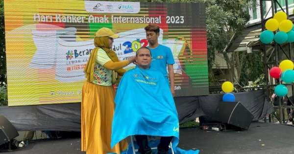 Peringatan Hari Kanker Anak Internasional, Aksi Dokter ‘Koboi’ Rela Gundul