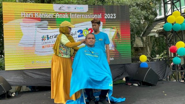 Peringatan Hari Kanker Anak Internasional, Aksi Dokter ‘Koboi’ Rela Gundul