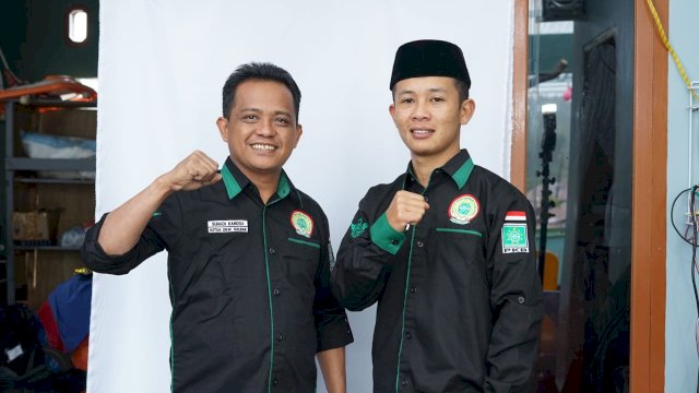 Suhadi Kandoa' (kiri) bersama Pengurus DKW Garda Bangsa Sulbar. Dok. Ist