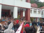 Tunjangan Guru dan Aparat Desa Belum Dibayar, Aliansi Demo di Kantor Bupati Mamasa