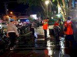 Kapolres Magelang Kota Ikut Bersihkan Abu Vulkanik di Sekitar Alun-Alun