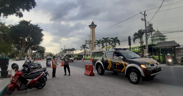Hujan Abu Landa Kota Magelang, Polres Magelang Kota Bagi Ribuan Lembar Masker