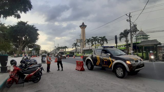 Hujan Abu Landa Kota Magelang, Polres Magelang Kota Bagi Ribuan Lembar Masker