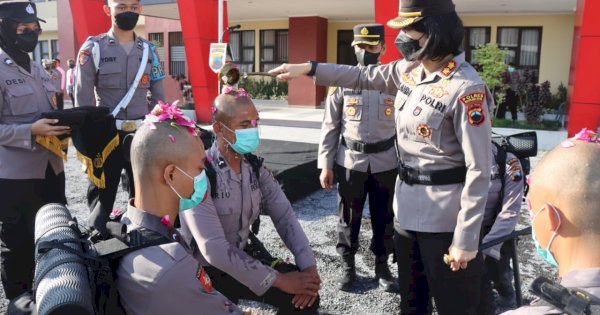 Pimpin Tradisi Pembaretan, AKBP Yolanda : Sesama Personel Harus Saling Menjaga 
