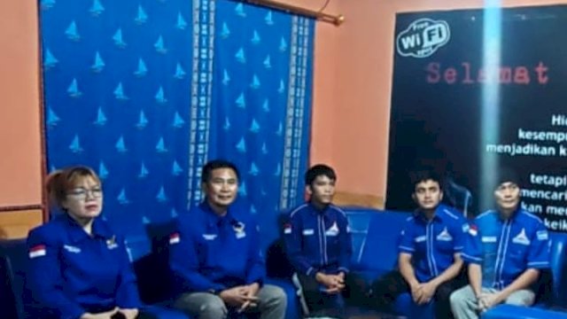 Pengurus DPC Partai Demokrat Mamasa nobar pidato politik Ketum AHY, Selasa (14/3). Ist