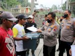 Tinjau Pos Pengamatan Merapi Babadan, Kapolda Jateng Bantu Warga Terdampak Erupsi Merapi