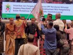 Bupati Soppeng Serahkan Pataka ke Burhanuddin Andi di Pelantikan DPP KKS