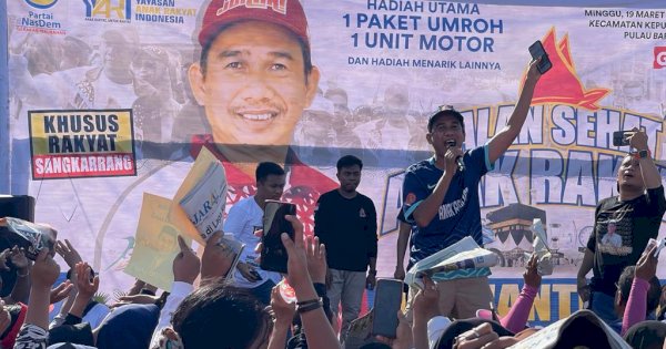 Ribuan Peserta Jalan Sehat YARI Tumpah Ruah di Pulau Barrang Lompo