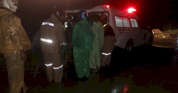 Sigapnya Polsek Sumarorong Bantu Evakuasi Ibu Hamil yang Terjebak Longsor