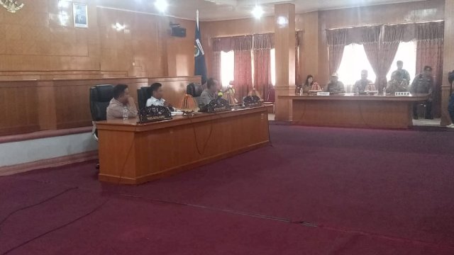 RDP antara Pemda Mamasa dan perwakilan guru terkait tunjangan sertifikasi di Kantor DPRD Mamasa, Selasa (21/3). Dok. Jupran/HN
