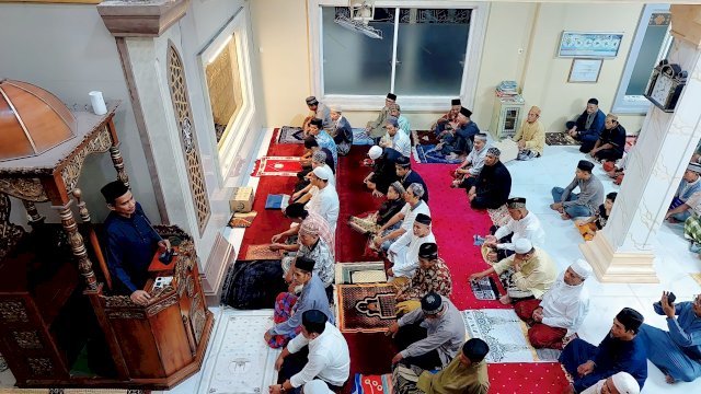 Ceramah Tarawih di Tallo, Ketua DPRD Berpesan Support Pendidikan Anak