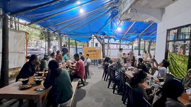 Alumni Sosiologi UGM Wilayah Sulsel Bukber dan Berbagi Takjil di Makassar