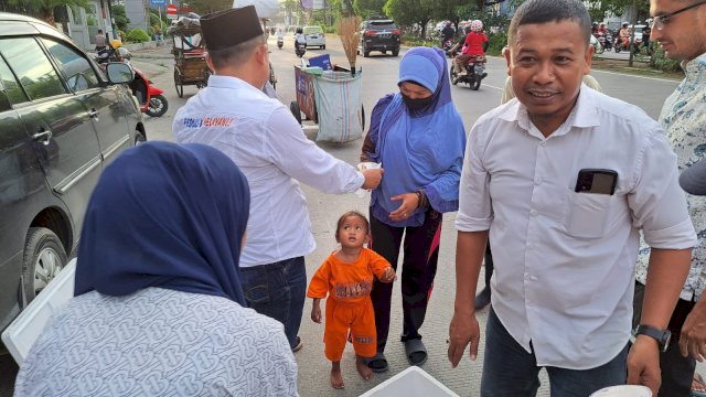 YARI Yayasan Binaan Rudianto Lallo Gelar Bagi Takjil