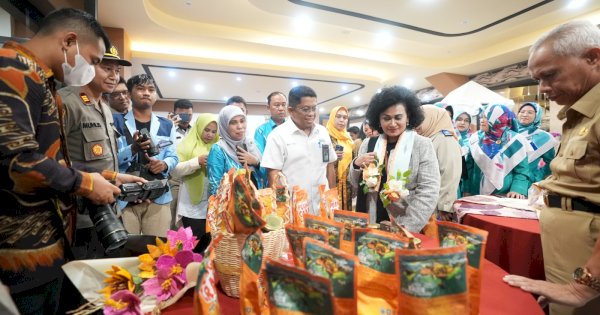 Pembina IKAWATI Kementerian ATR/BPN Kunjungi UMKM Binaan Semen Tonasa