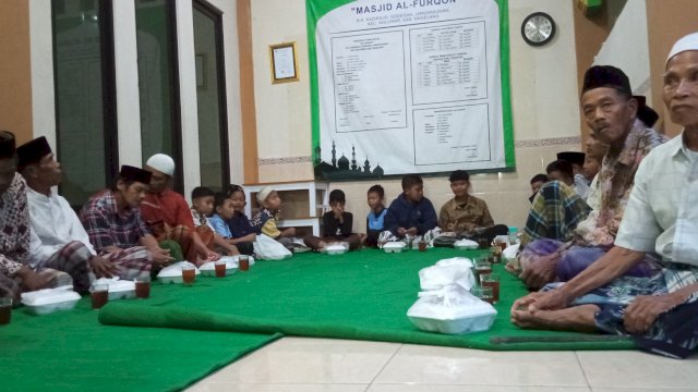 Suasana Buka Puasa Hari ke Tiga di Masjid Al Furqon