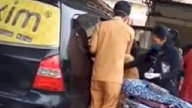 Seorang Ibu di Makassar Melahirkan di Dalam Mobil Maxim, Berikut Kisah Menariknya