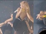 Ups! Baju Rose Blackpink Melorot Saat Konser di Jakarta
