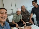 Deng Ical dan IAS Jenguk Ustadz Das&#8217;at Latief, Kondisi Sudah Membaik: Siap &#8220;Konser&#8221; Lagi