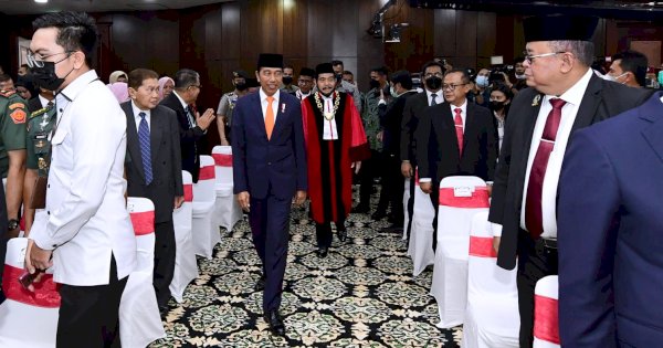 Presiden Jokowi Saksikan Pengambilan Sumpah Ketua dan Wakil Ketua MK 2023-2028