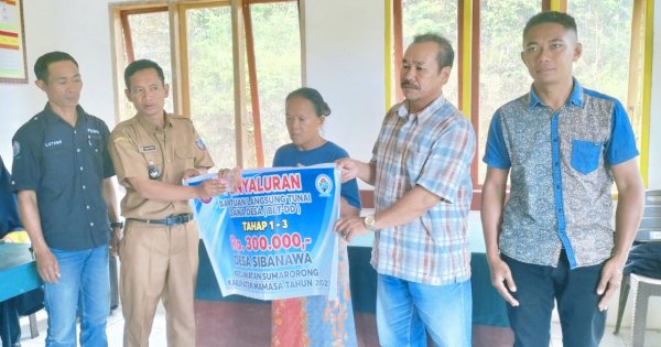 Pemerintah Desa Sibanawa Salurkan BLT ke 43 Penerima Manfaat