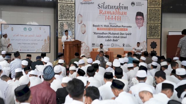 Wali Kota Makassar Moh Ramdhan Pomanto menyapa ratusan santri Pondok Pesantren Hidayatullah Yayasan Al Bayan dalam acara Silaturahmi Ramadan 1444 H, di Ponpes Hidayatullah, BTP, Jumat (14/04).
