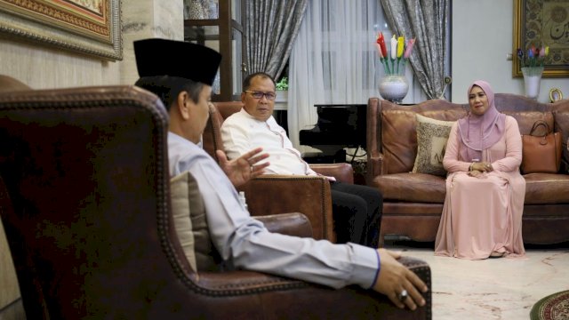 Wali Kota Makassar Moh Ramdhan Pomanto menerima audiensi Ikatan Saudagar Muslim Indonesia (ISMI) Sulawesi Selatan (Sulsel), di Amirullah, Sabtu (15/04) malam.