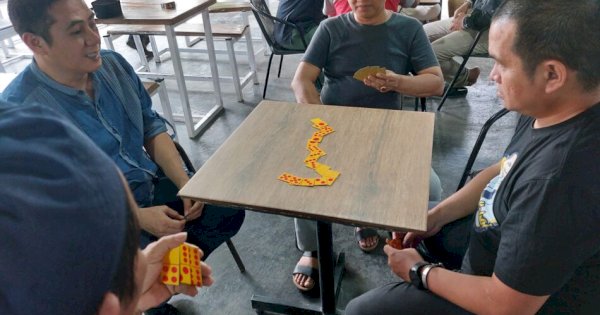 Deng Ical Ikut Ngabuburit Ala Sahabat Dokter Koboi di Cafe TVRI